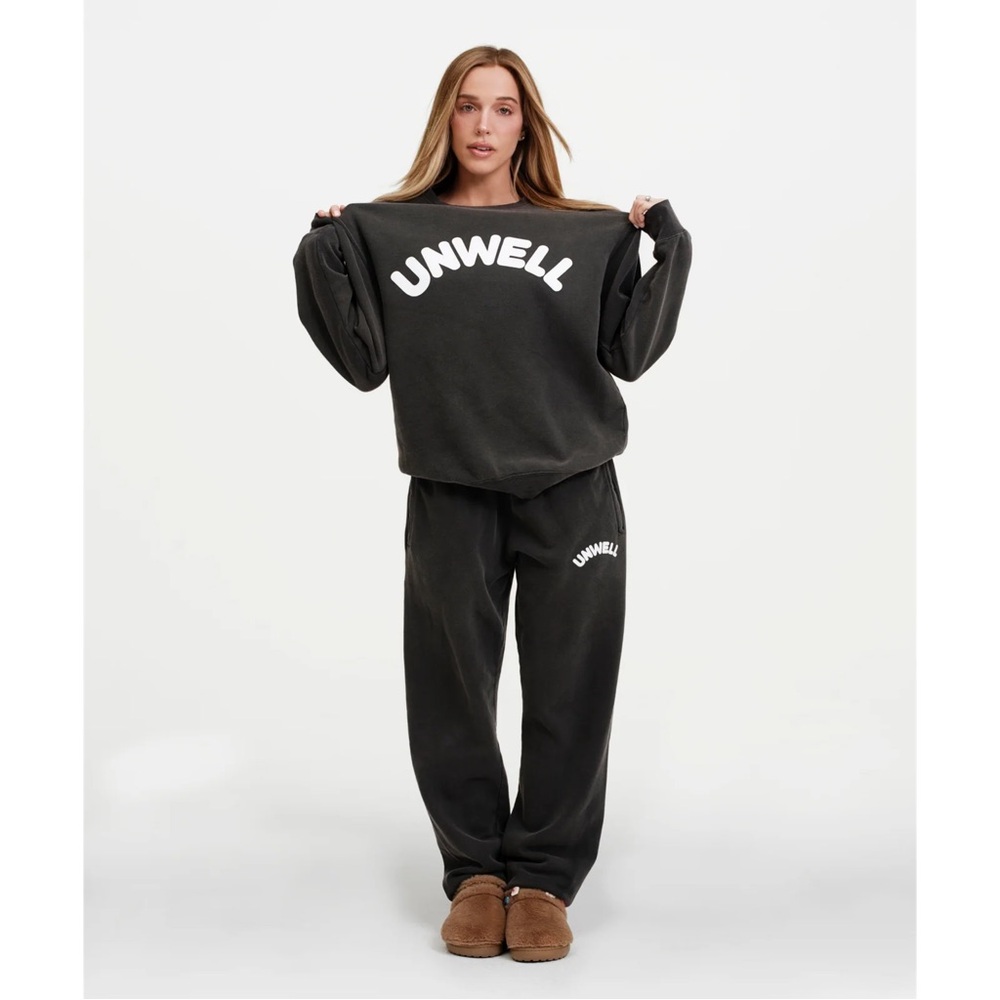 UNWELL - NWT - Women's Black Sweatshirt and Sweatpants Set, size XL